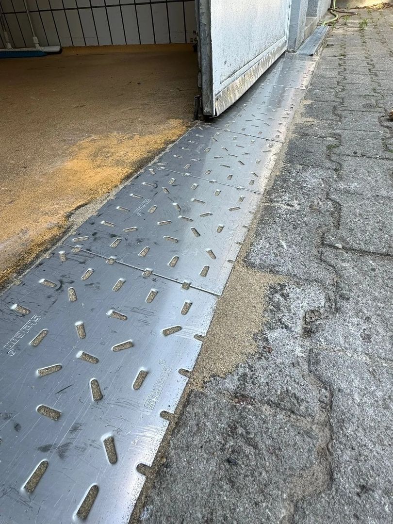 Stelconplatten am Eingang